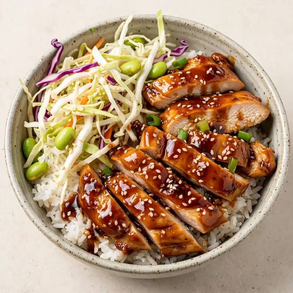Asiatische Kohl Teriyaki Hähnchen Bowl
