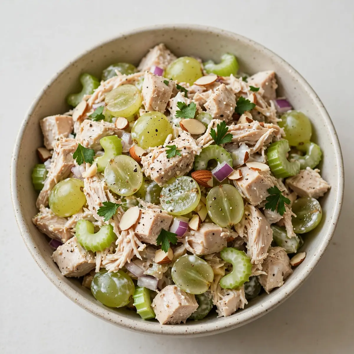 Hochprotein-Hähnchensalat mit Trauben