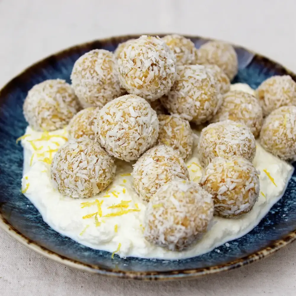 Zitronen-Kokos-Bällchen mit Quark